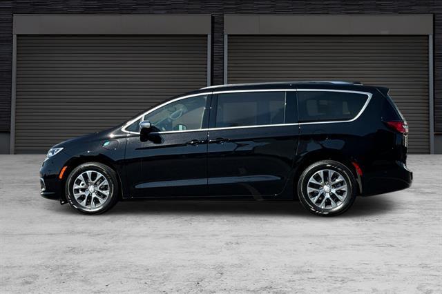 new 2025 Chrysler Pacifica Hybrid car, priced at $55,541