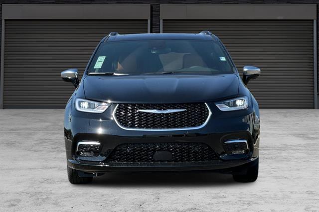 new 2025 Chrysler Pacifica Hybrid car, priced at $55,541