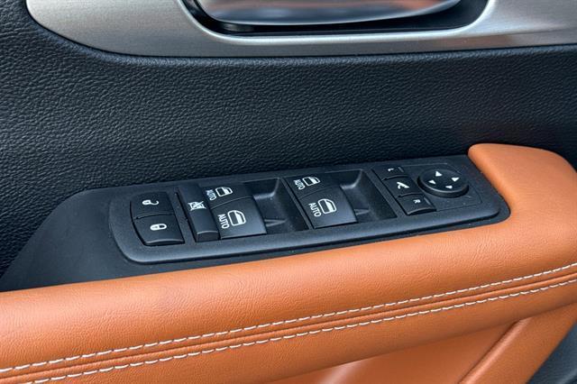 new 2025 Chrysler Pacifica Hybrid car, priced at $55,541