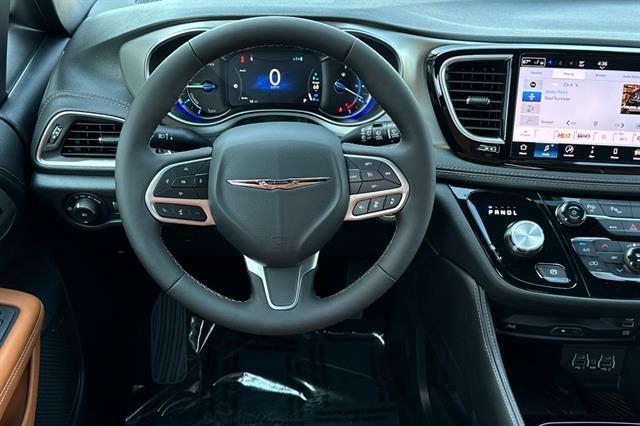 new 2025 Chrysler Pacifica Hybrid car, priced at $55,541