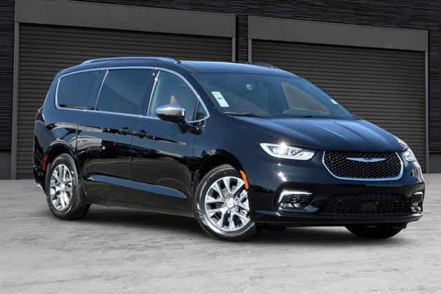 new 2025 Chrysler Pacifica Hybrid car, priced at $55,541