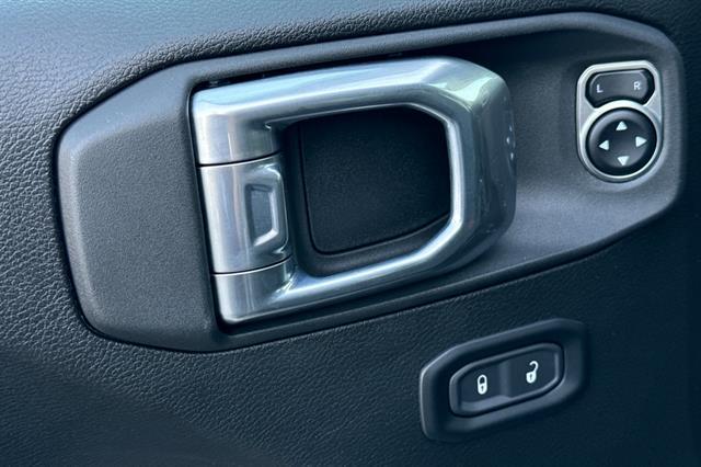 new 2025 Jeep Gladiator car, priced at $43,735