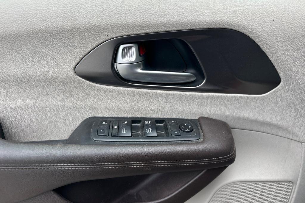 used 2018 Chrysler Pacifica car, priced at $17,991