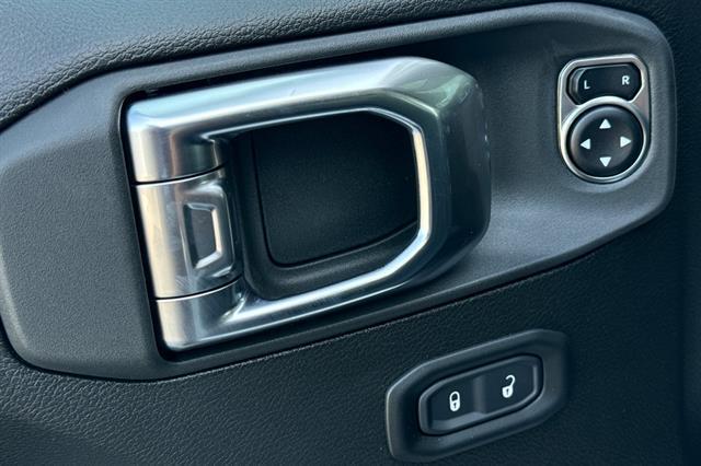 new 2025 Jeep Wrangler car, priced at $40,125