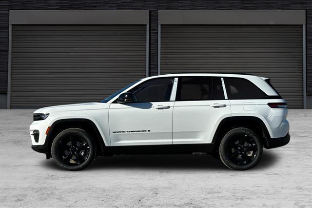 new 2025 Jeep Grand Cherokee car, priced at $53,995