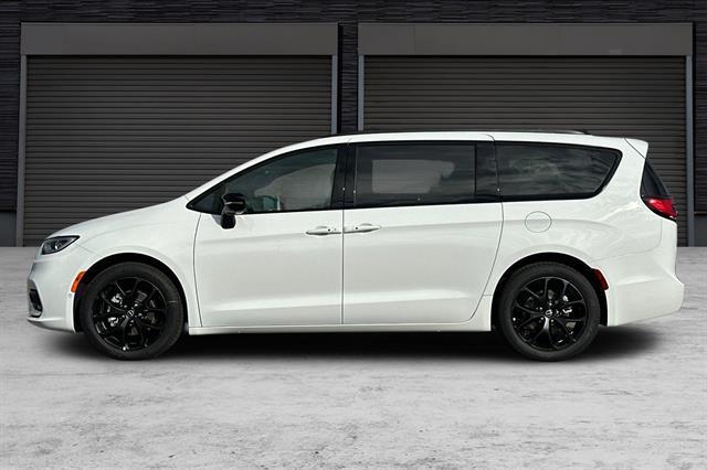new 2026 Chrysler Pacifica car, priced at $47,080