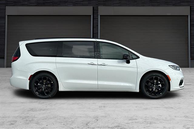 new 2026 Chrysler Pacifica car, priced at $47,080