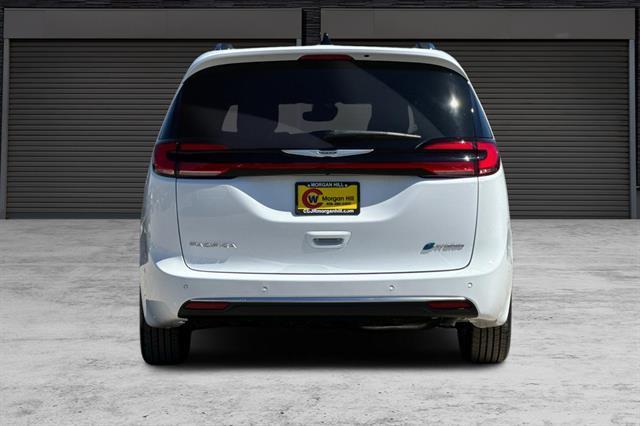 new 2025 Chrysler Pacifica Hybrid car, priced at $55,541