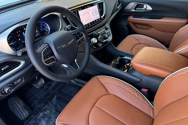 new 2025 Chrysler Pacifica Hybrid car, priced at $55,541