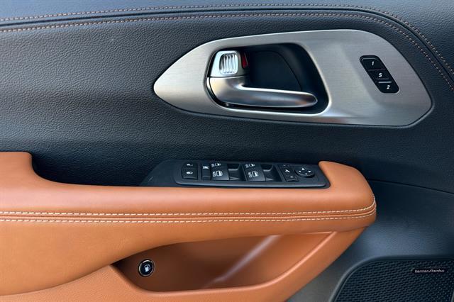 new 2025 Chrysler Pacifica Hybrid car, priced at $55,541
