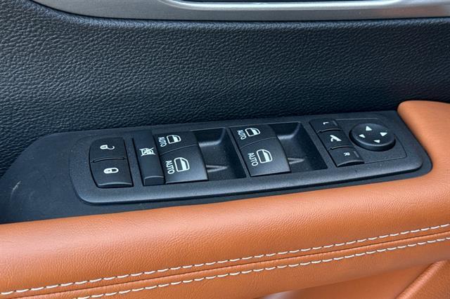 new 2025 Chrysler Pacifica Hybrid car, priced at $55,541