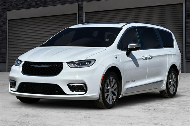 new 2025 Chrysler Pacifica Hybrid car, priced at $55,541