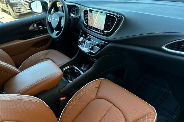 new 2025 Chrysler Pacifica Hybrid car, priced at $55,541