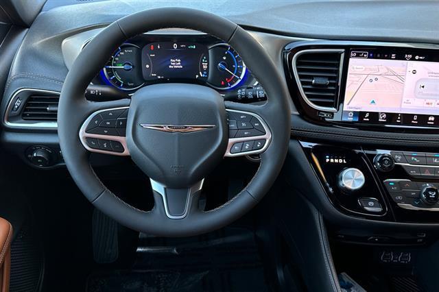 new 2025 Chrysler Pacifica Hybrid car, priced at $55,541