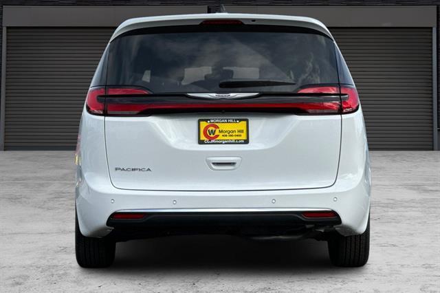 new 2024 Chrysler Pacifica car