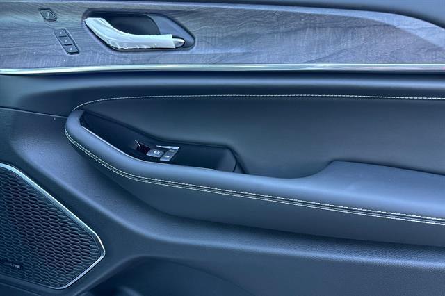 new 2025 Jeep Grand Cherokee car, priced at $58,051