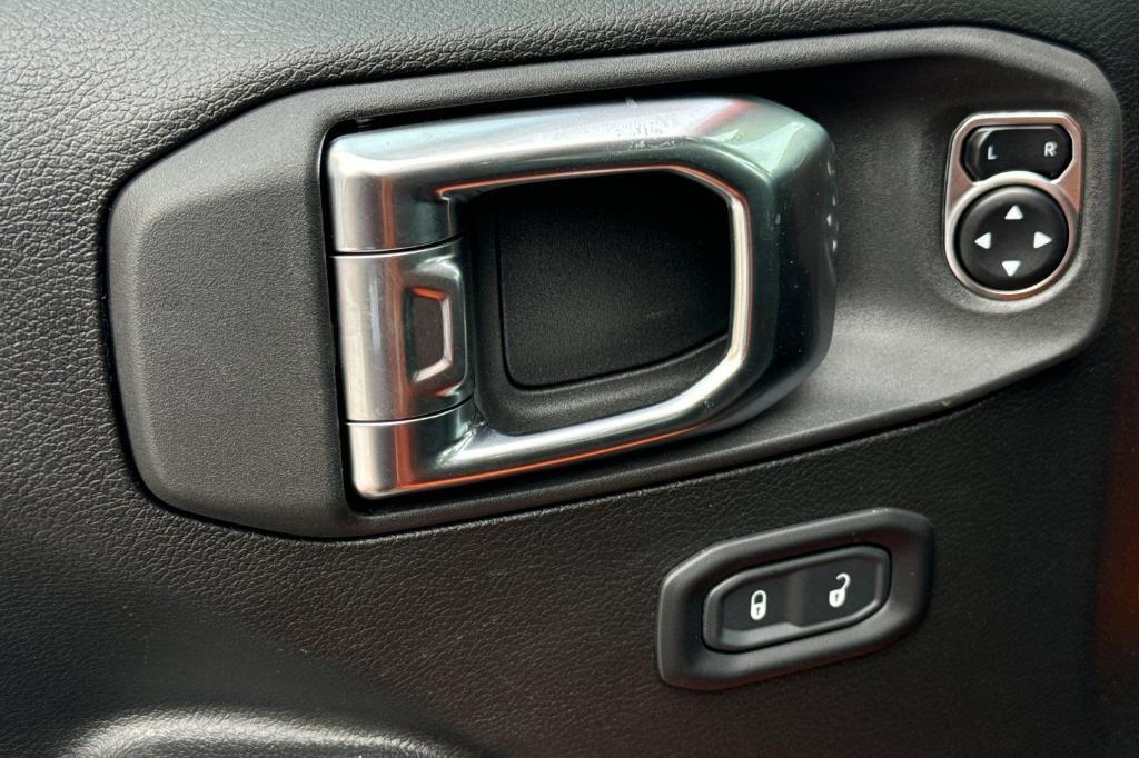 new 2025 Jeep Wrangler car