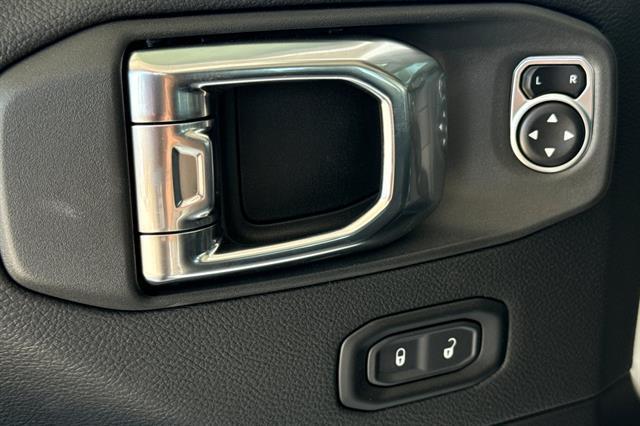 new 2025 Jeep Gladiator car, priced at $46,782