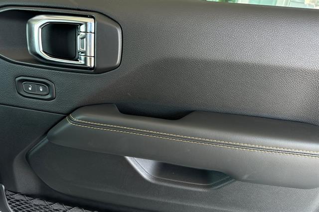 new 2025 Jeep Gladiator car, priced at $46,782