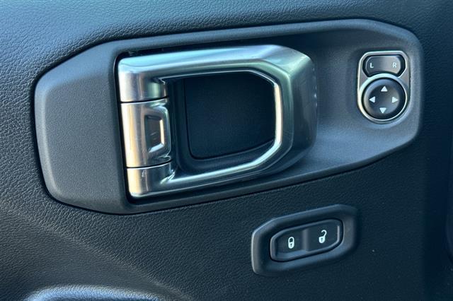 new 2025 Jeep Wrangler car, priced at $55,085