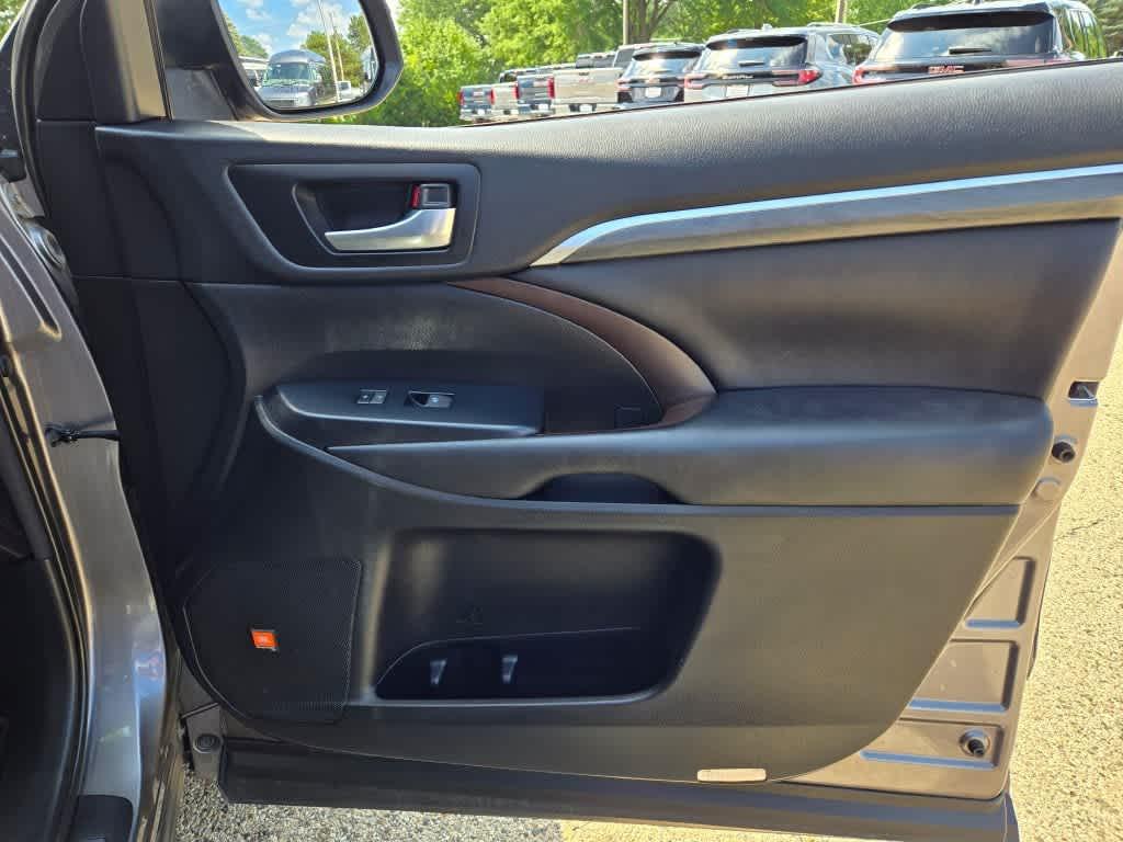 used 2018 Toyota Highlander Hybrid car, priced at $30,995