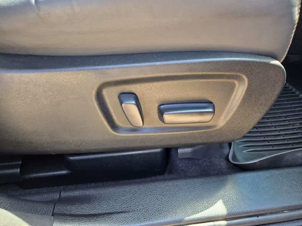 used 2018 Toyota Highlander Hybrid car, priced at $30,995
