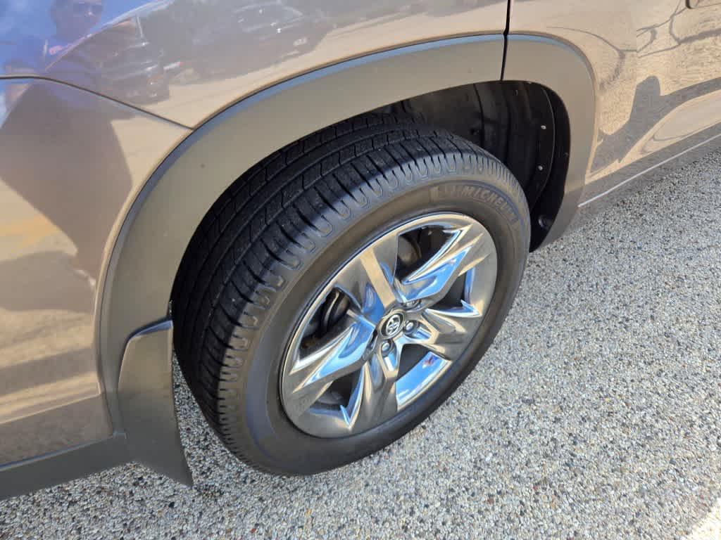 used 2018 Toyota Highlander Hybrid car, priced at $30,995
