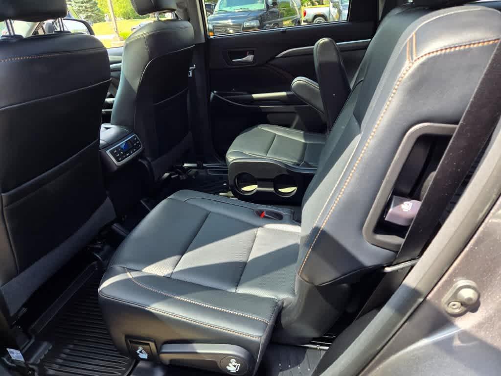 used 2018 Toyota Highlander Hybrid car, priced at $30,995