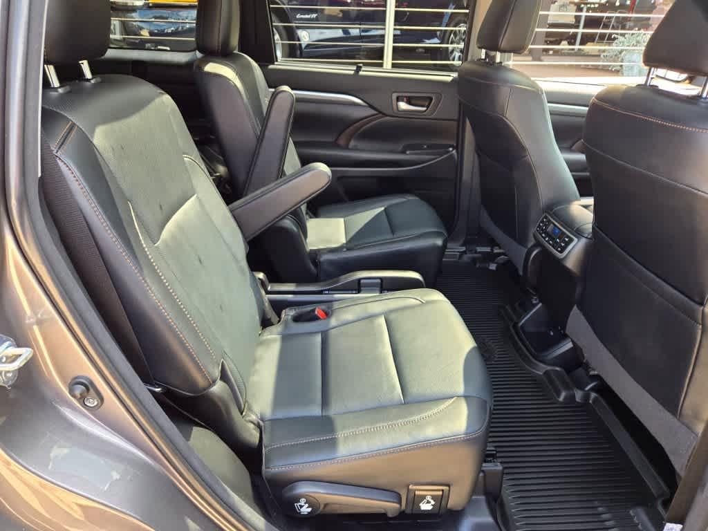 used 2018 Toyota Highlander Hybrid car, priced at $30,995