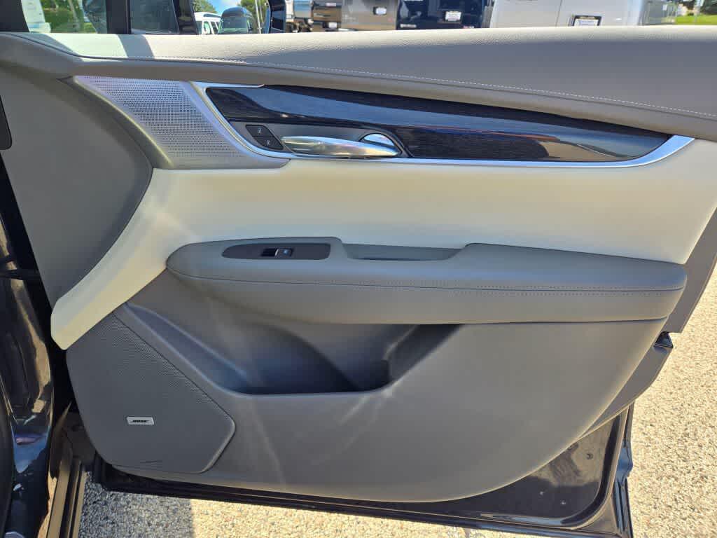 used 2023 Cadillac XT6 car, priced at $41,995