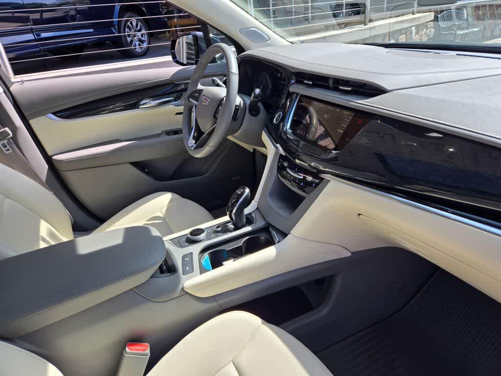 used 2023 Cadillac XT6 car, priced at $41,995