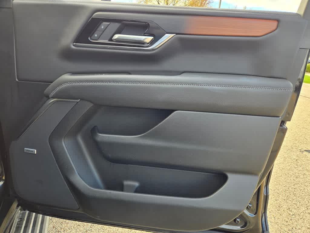 used 2025 GMC Yukon XL car, priced at $83,995