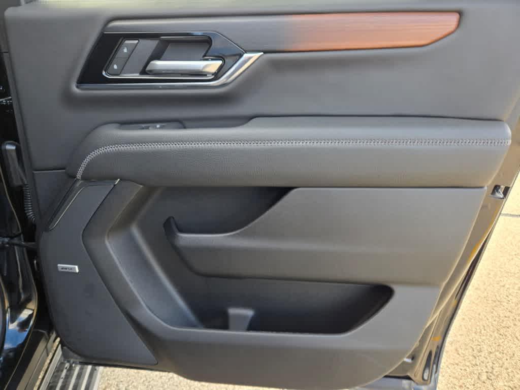 used 2025 GMC Yukon XL car, priced at $83,995