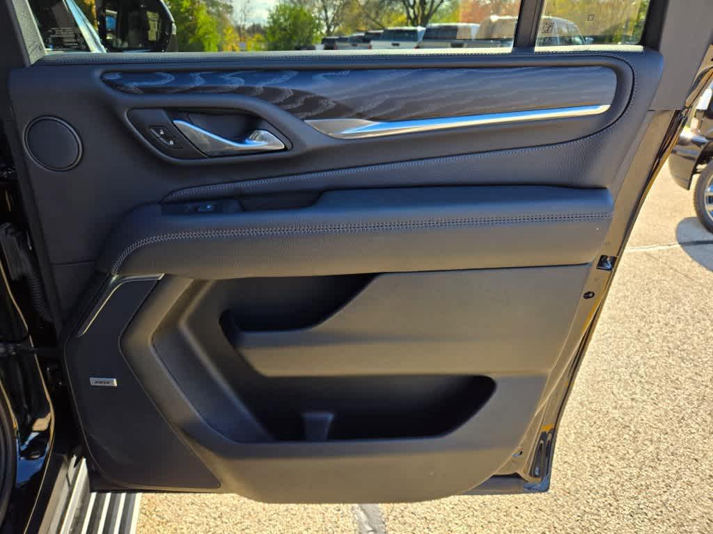 used 2024 GMC Yukon XL car, priced at $75,495