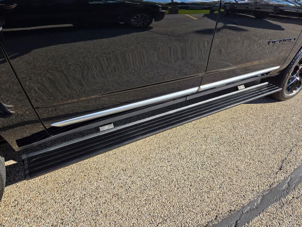 used 2024 GMC Yukon XL car, priced at $75,495