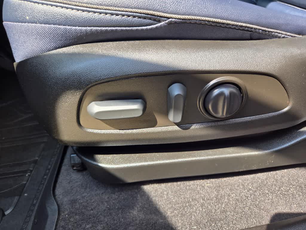 used 2022 Chevrolet Bolt EUV car, priced at $19,995