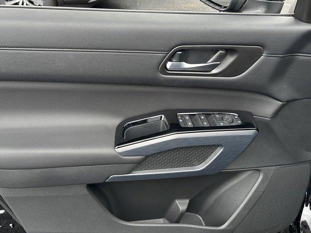 new 2025 Nissan Pathfinder car, priced at $38,127