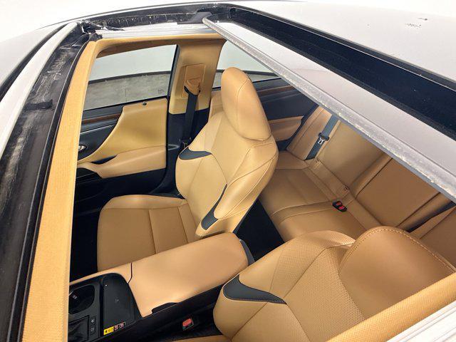 used 2025 Lexus ES 300h car, priced at $47,000