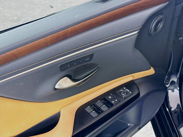 used 2025 Lexus ES 300h car, priced at $47,000