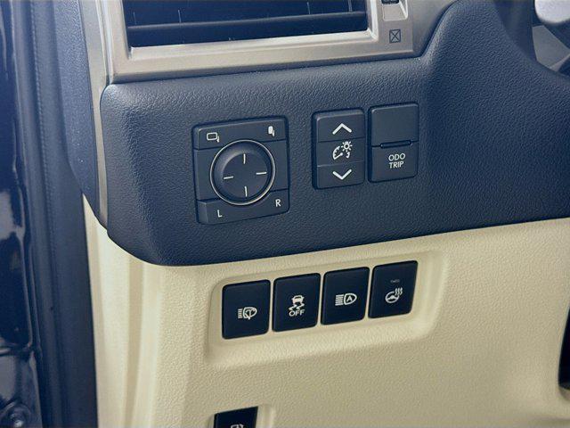 used 2023 Lexus GX 460 car, priced at $55,200