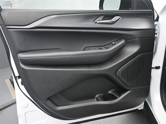 new 2025 Jeep Grand Cherokee car, priced at $44,260