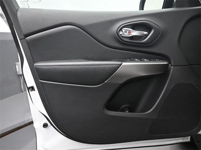 used 2020 Jeep Cherokee car, priced at $18,995