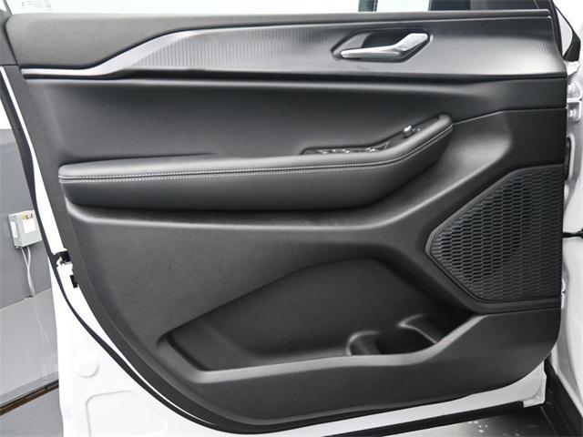 new 2025 Jeep Grand Cherokee car, priced at $42,270