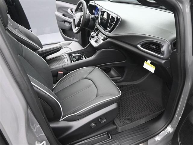 new 2025 Chrysler Pacifica car, priced at $55,854