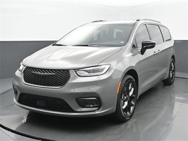 new 2025 Chrysler Pacifica car, priced at $55,854