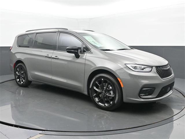 new 2025 Chrysler Pacifica car, priced at $55,854