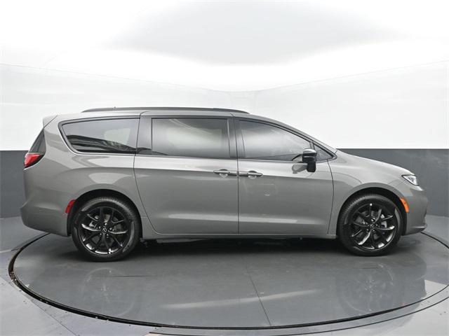 new 2025 Chrysler Pacifica car, priced at $55,854