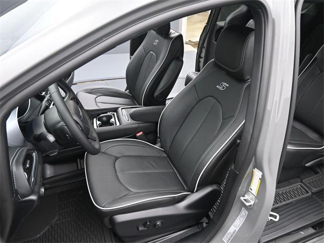 new 2025 Chrysler Pacifica car, priced at $55,854