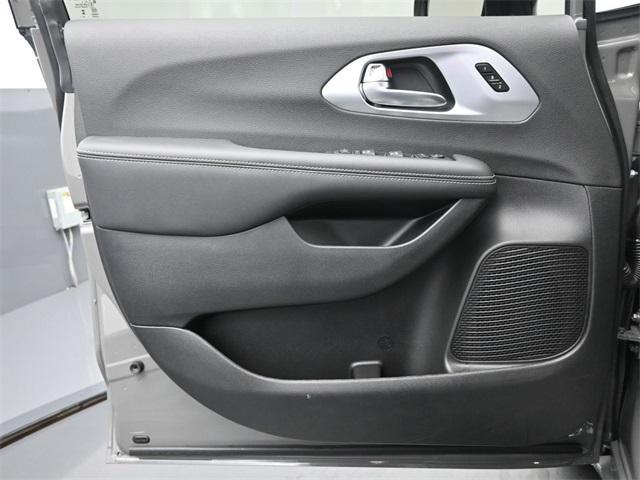 new 2025 Chrysler Pacifica car, priced at $55,854