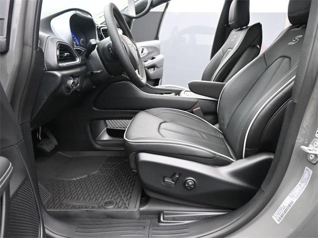 new 2025 Chrysler Pacifica car, priced at $55,854
